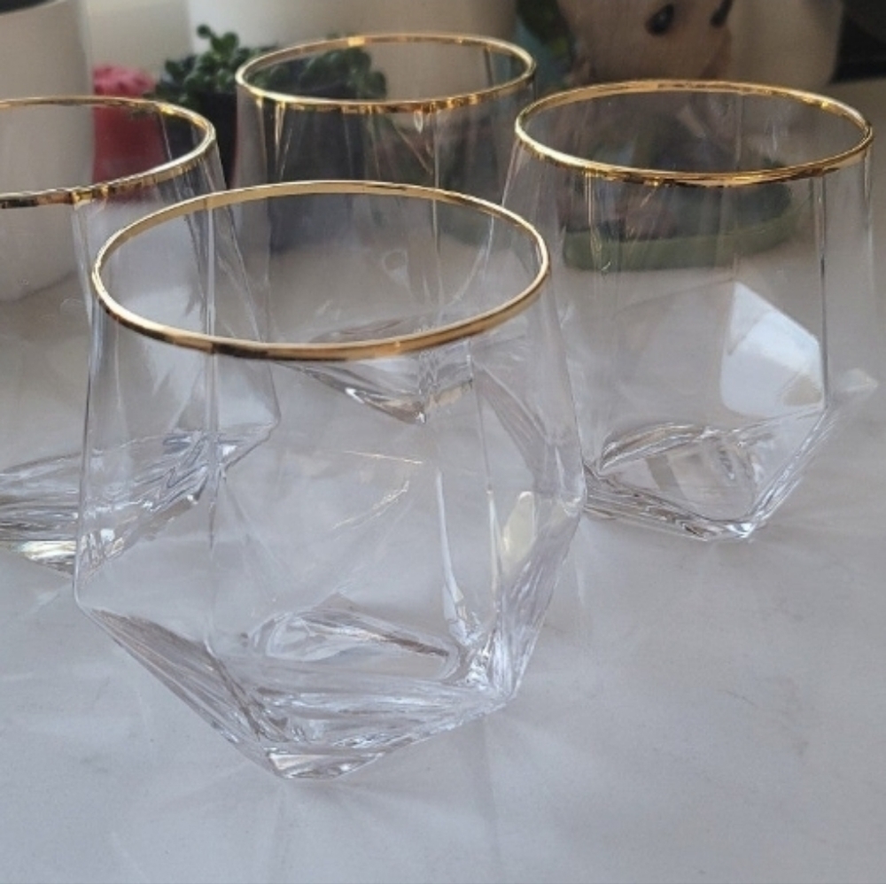 Gold rim wine glass ser of 4